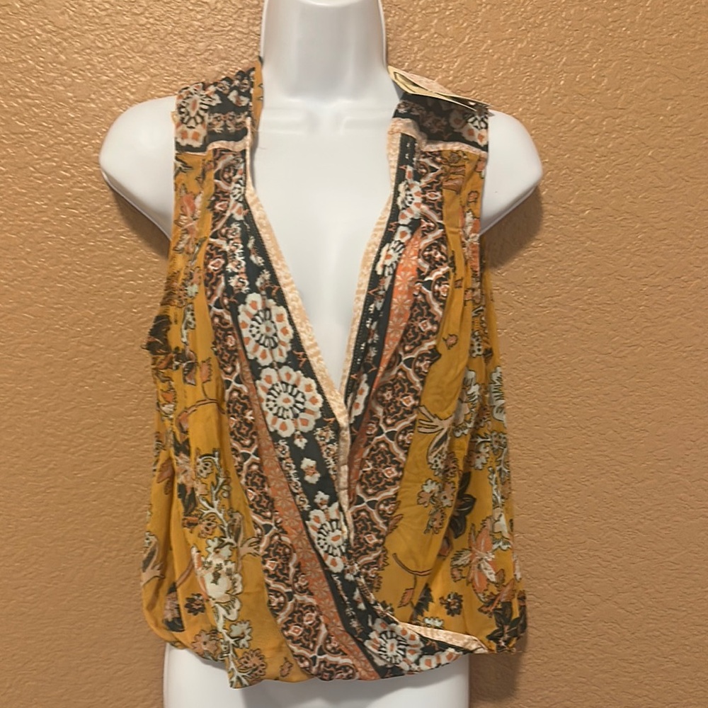 Indigo by Free People Floral Sleeveless blouse. Make a statement with this top!